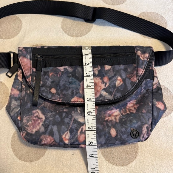 Lululemon Festival Bag II *5L Pink Purple Frosted Rose Multi / Black - Picture 4 of 14